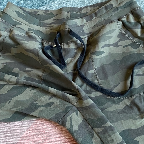Zyia Athletic Camo Jogger Sweatpants - Picture 12 of 12
